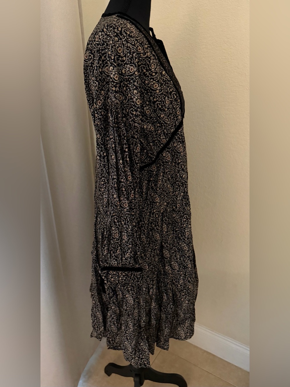 DÔEN Black Floral Velvet Trim Long Sleeve Tent Dress Size S Boho Cottagecore - Picture 6 of 9